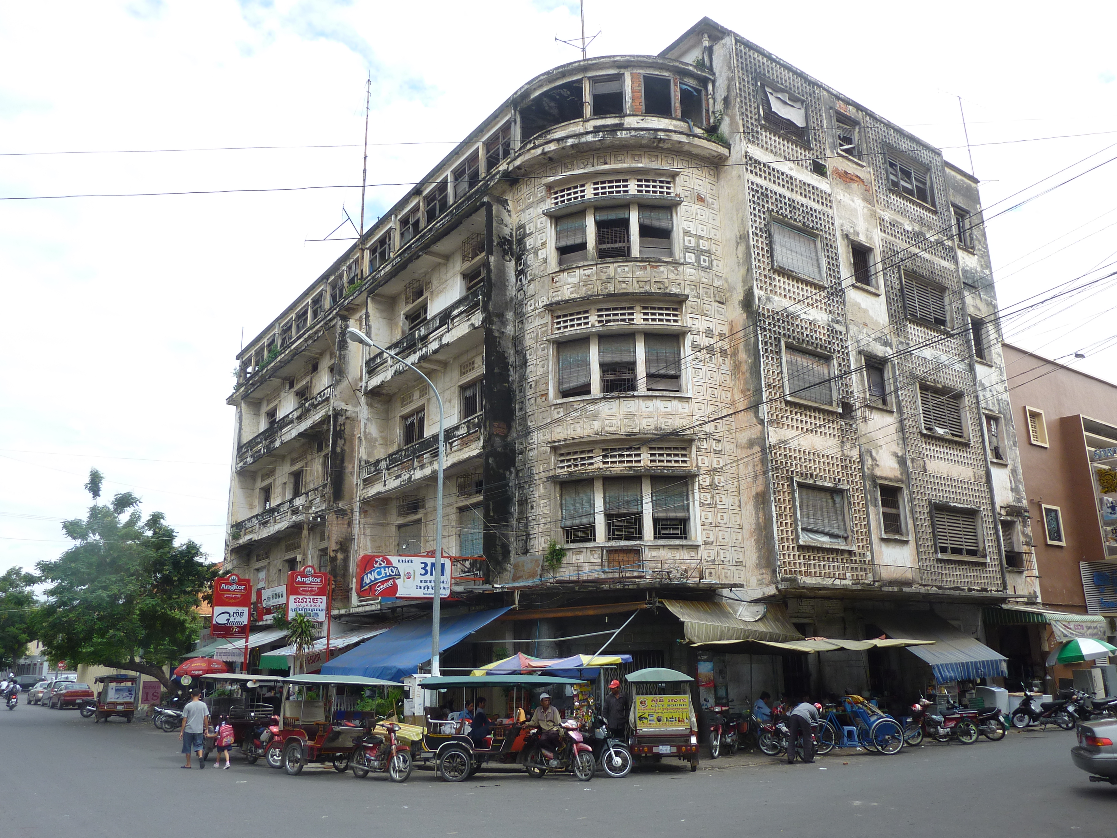 A random street corner in Phnom Penh... although not the one at which I was dropped in the rain.