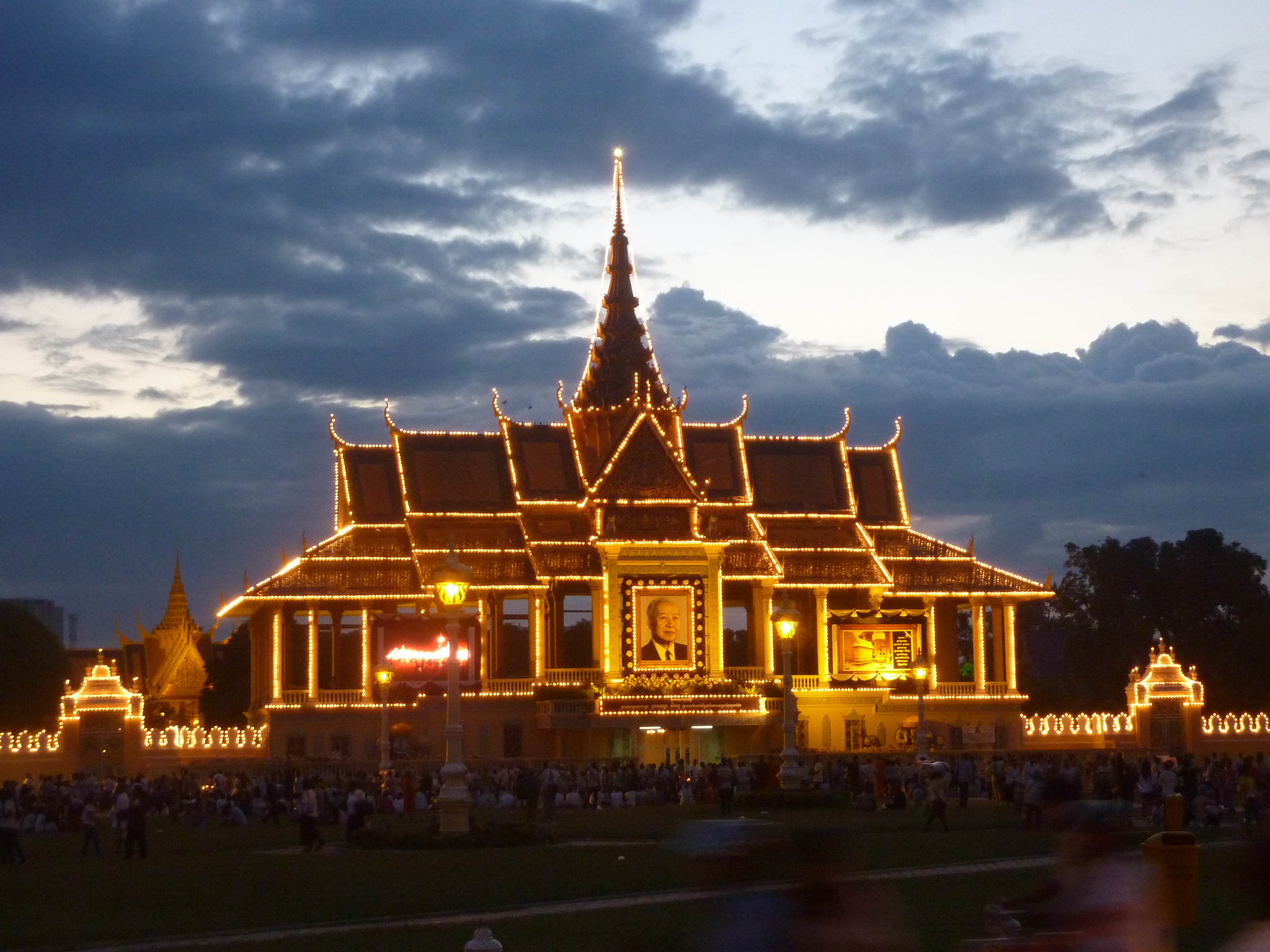 The Royal Palace lit up to commemorate the recent passing of the King.