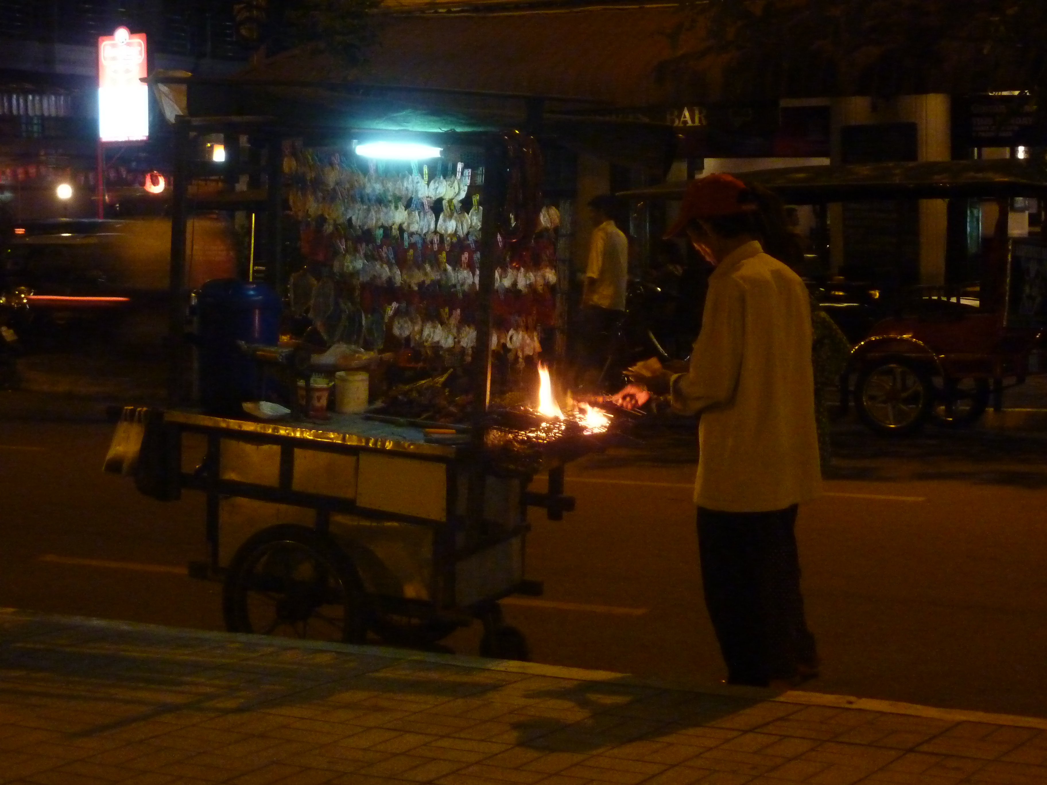 The flame grilled squid cart is coming! Hooray!
